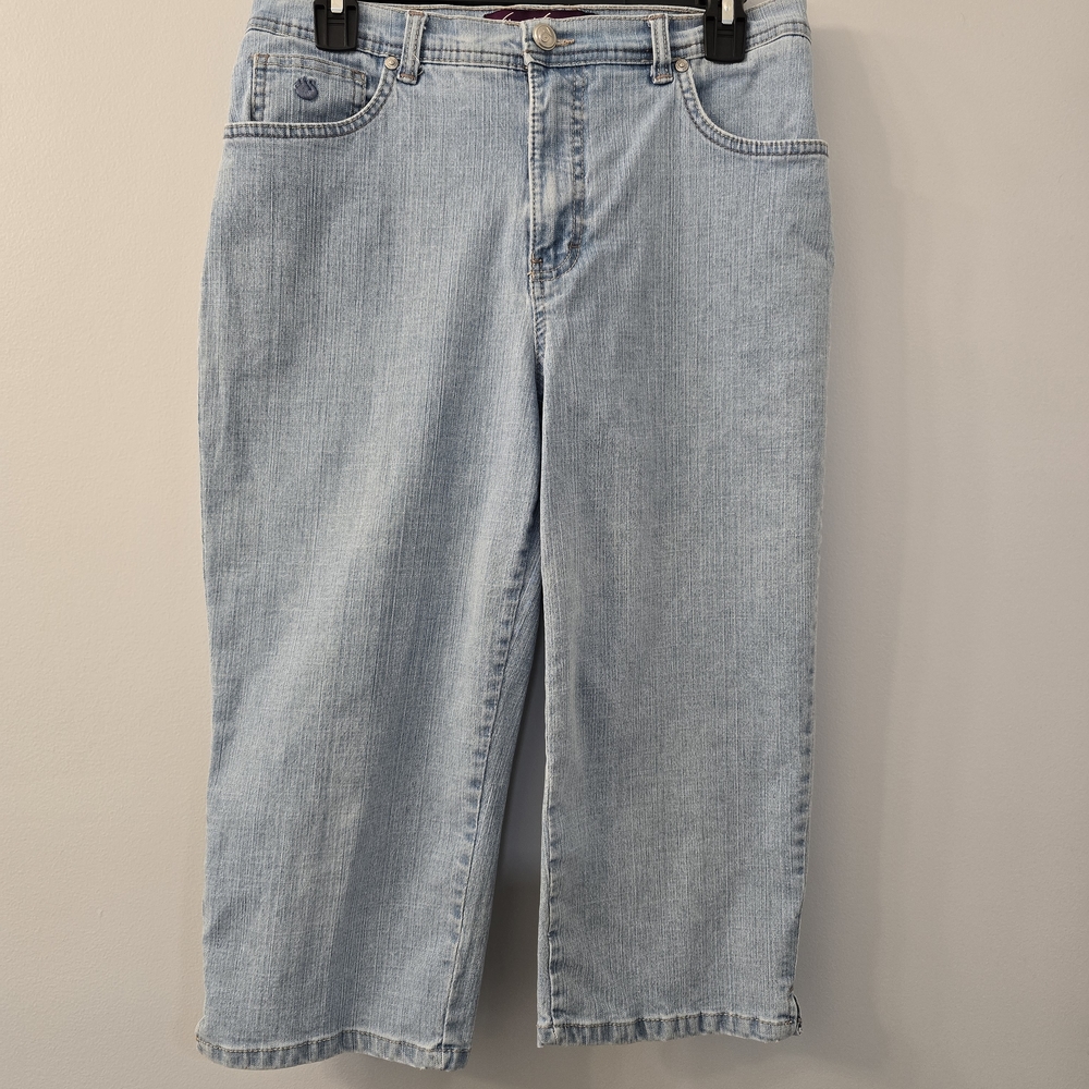 Gloria Vanderbilt Capris in Very Good Condition - Size 10